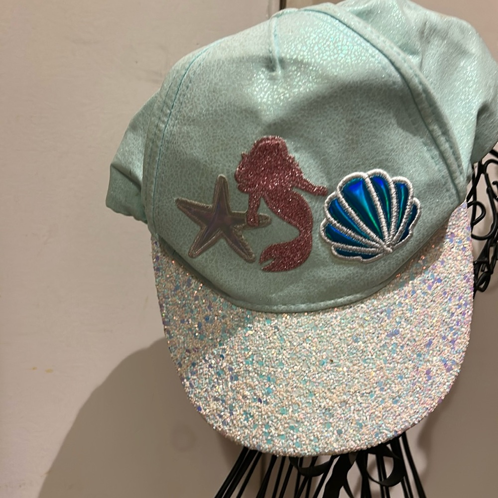 ELLI Girls hat with lots of sparkle and the mermaid shell and star!!